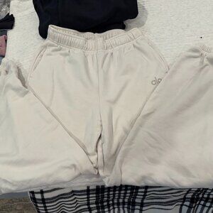 Alo Yoga AccolaDe Jogger Sweatpants- Cream